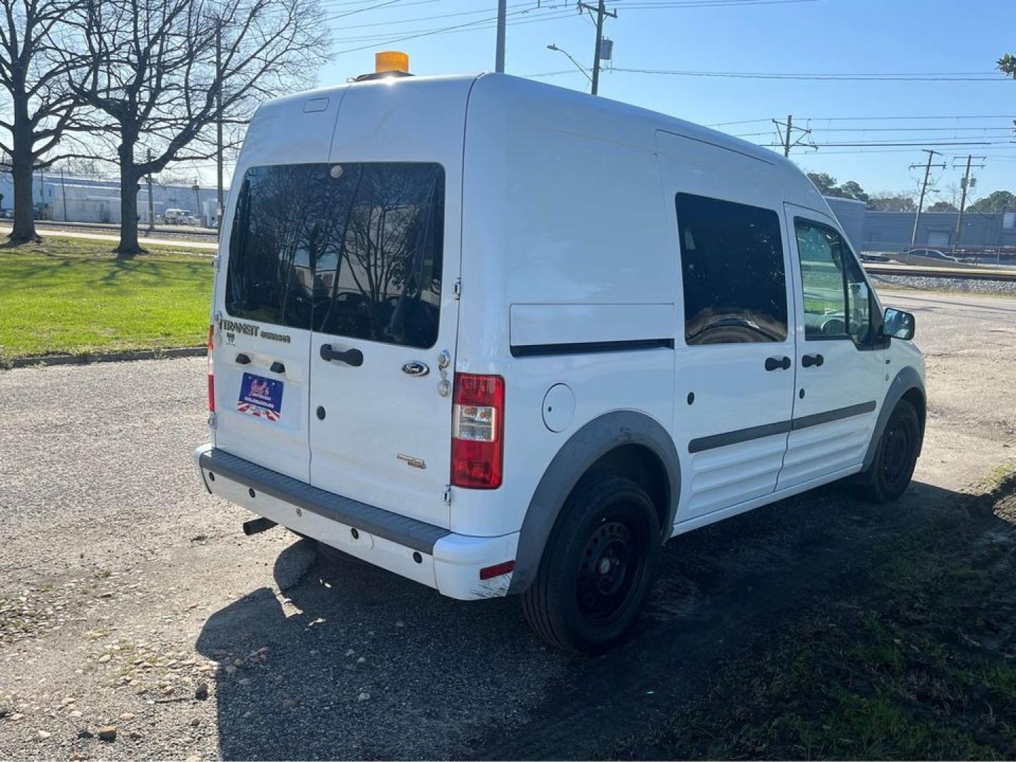 2013 white /Grey Ford Transit Connect XLT (NM0LS6BN8DT) with an 2.0 4 Cylinder engine, Automatic transmission, located at 5700 Curlew Drive, Norfolk, VA, 23502, (757) 455-6330, 36.841885, -76.209412 - Photo#4